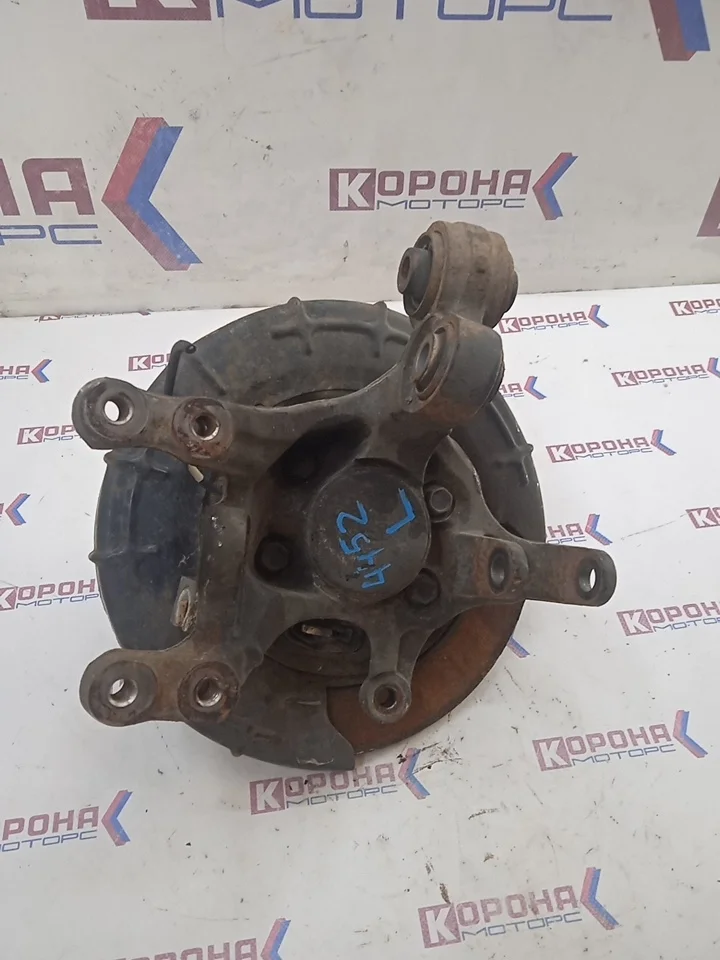 Кулак поворотный задний левый Б/У В сборе со ступицей