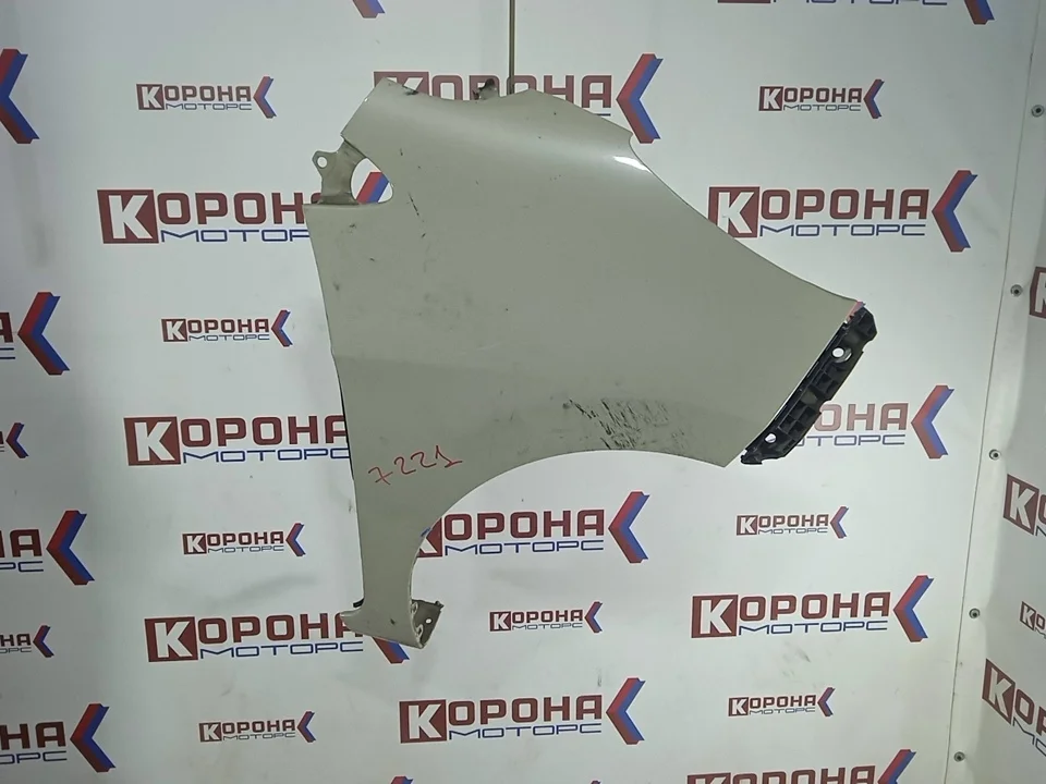 Крыло переднее правое Б/У царапины