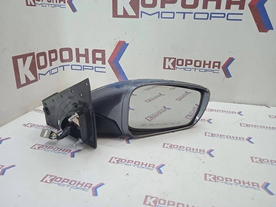 Зеркало правое Б/У дефект корпуса скол уголка, следы от скотча