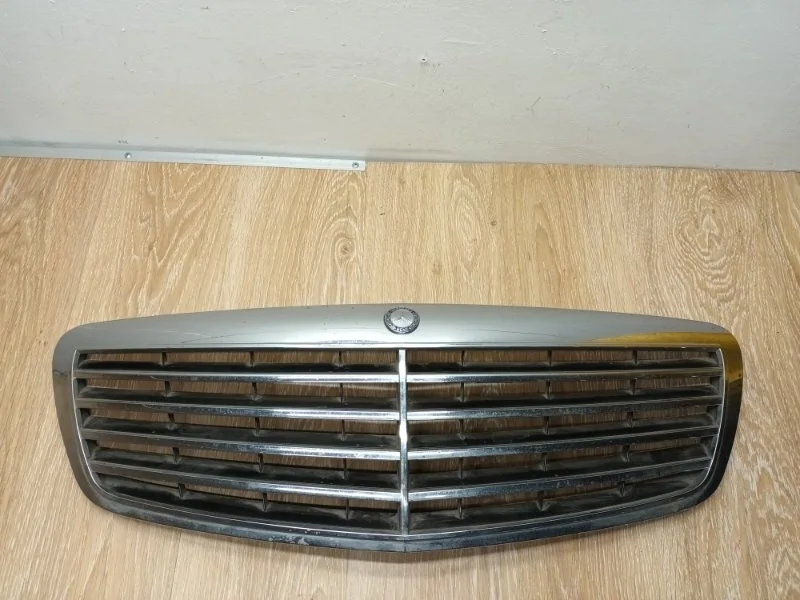 Решетка радиатора Mercedes W221
