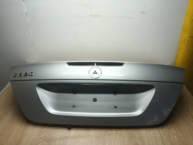 Дверь багажника Mercedes W211