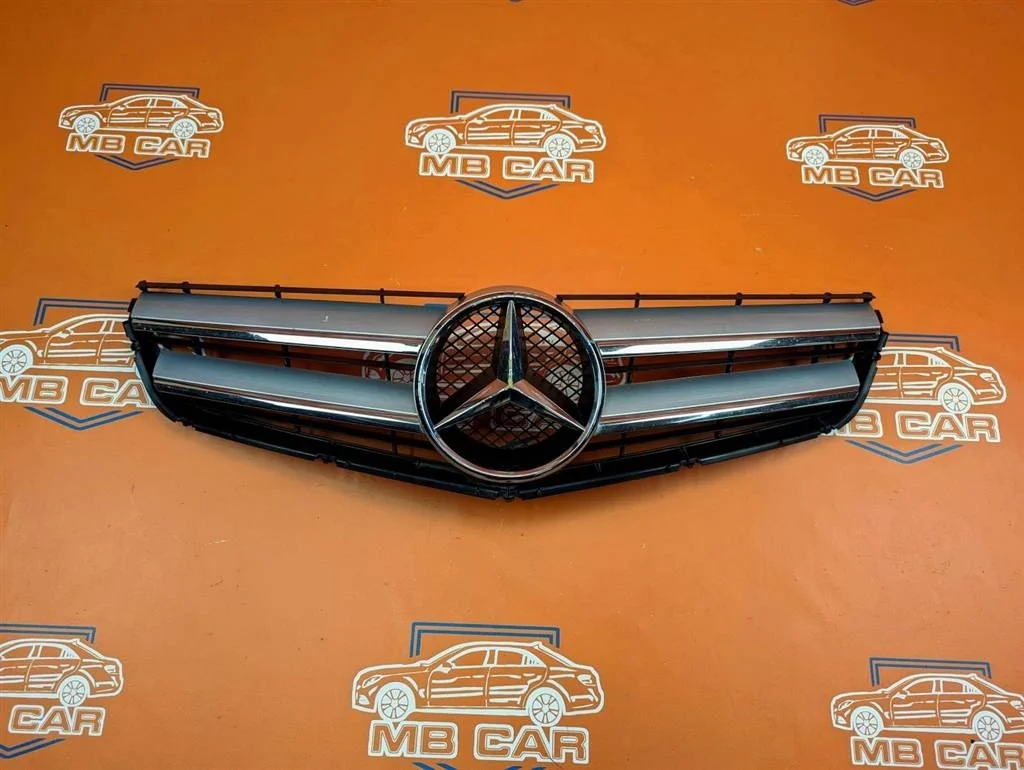 Решетка радиатора Mercedes-Benz