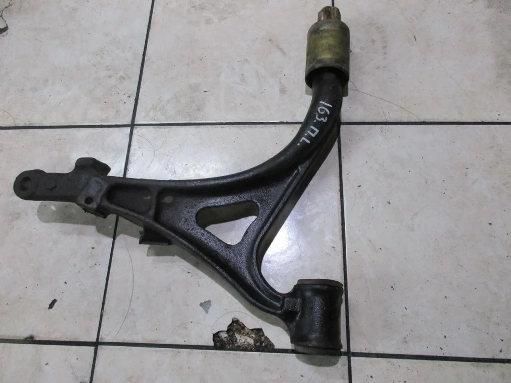 Рычаг передний нижний левый Mercedes-Benz