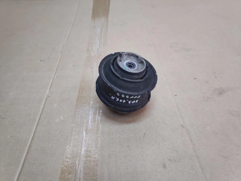 Опора двигателя Mercedes-Benz