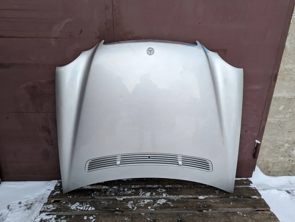 Капот Mercedes-Benz