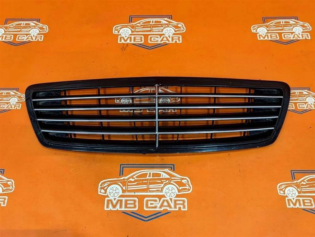 Решетка радиатора Mercedes-Benz
