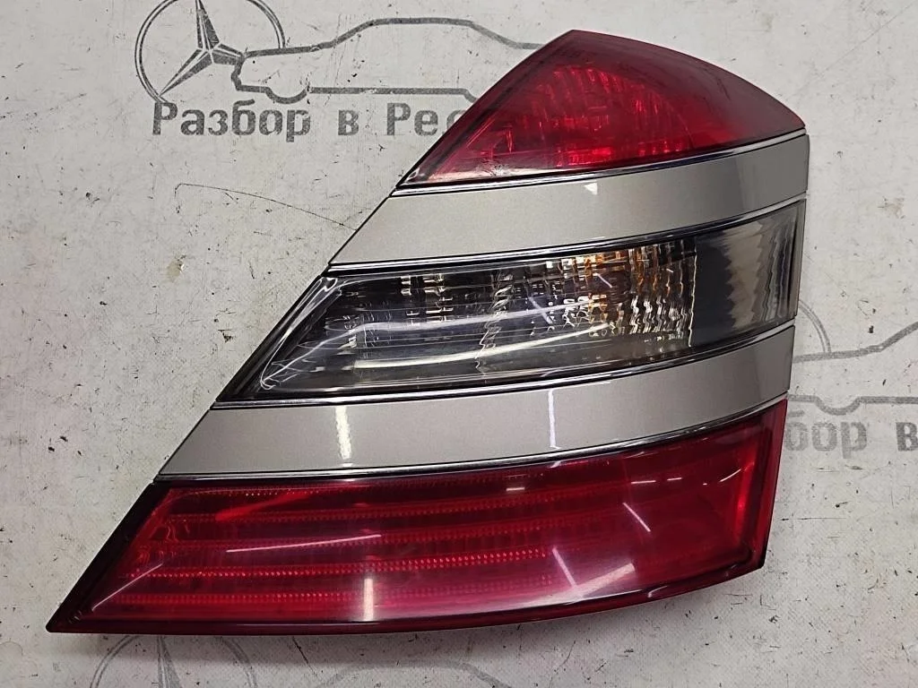 Фонарь задний правый Mercedes-Benz