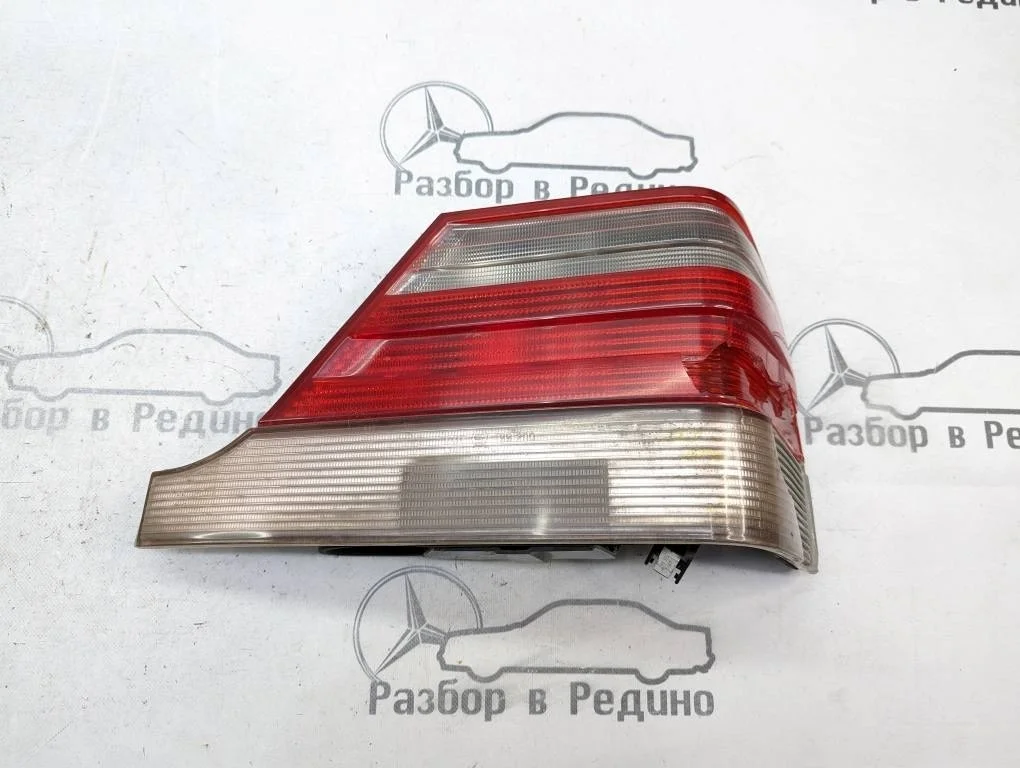 Фонарь задний правый Mercedes-Benz