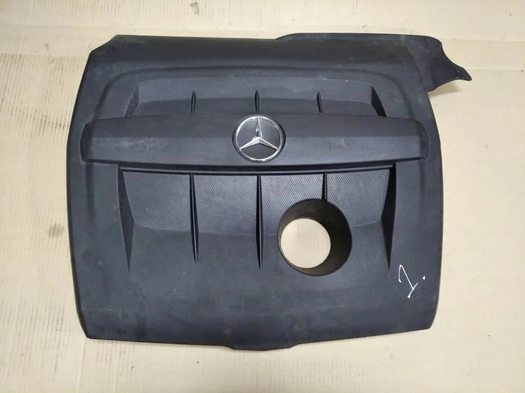 Крышка двигателя декоративная Mercedes-Benz