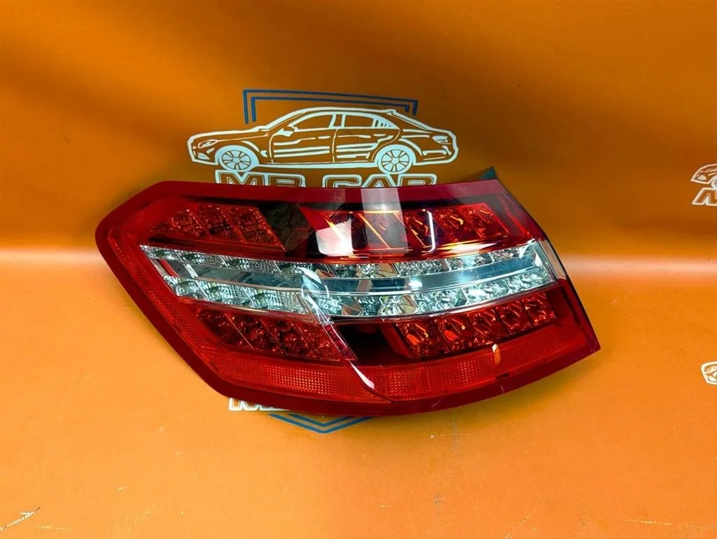 Фонарь задний левый Mercedes-Benz