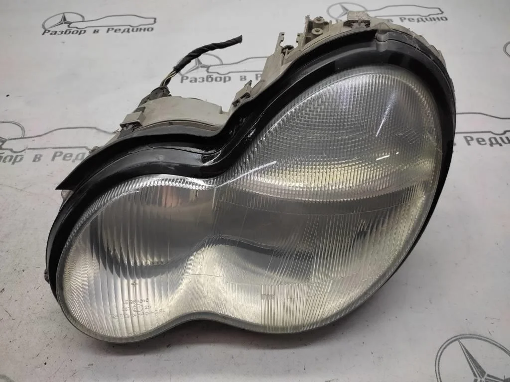 Фара левая Mercedes-Benz