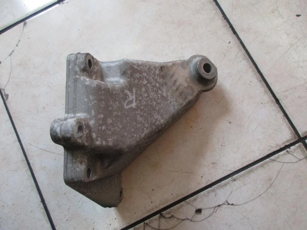 Лапа правая Mercedes-Benz