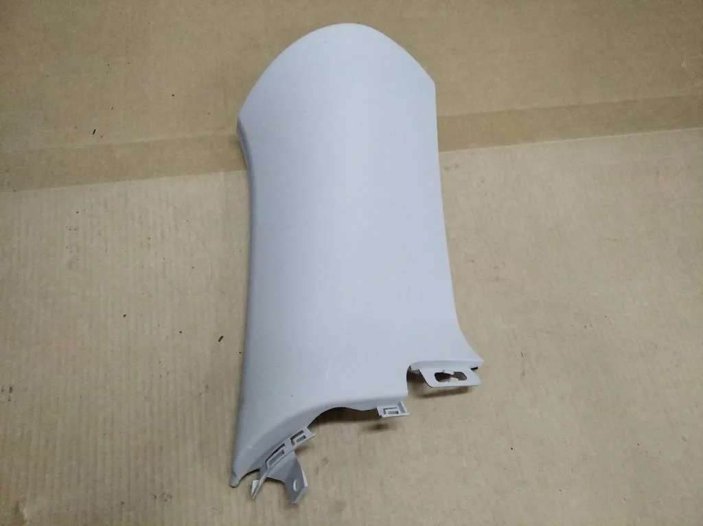 Накладка задней стойки Mercedes-Benz