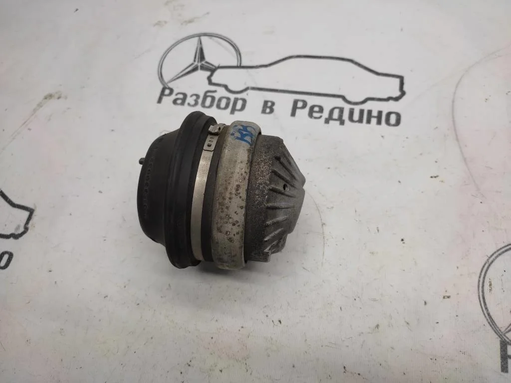 Опора двигателя Mercedes-Benz