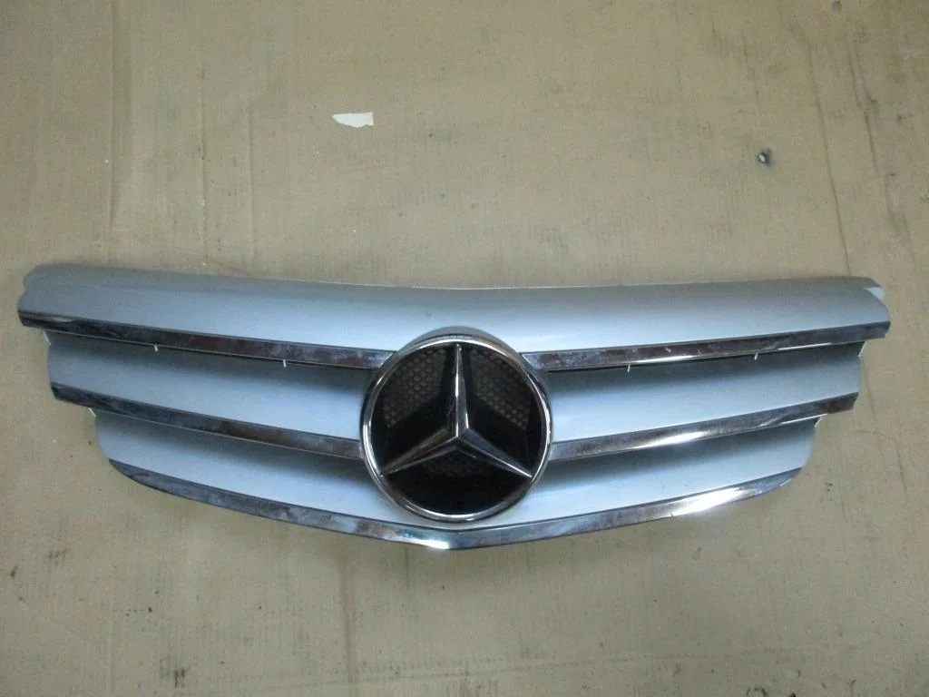 Решетка радиатора Mercedes-Benz