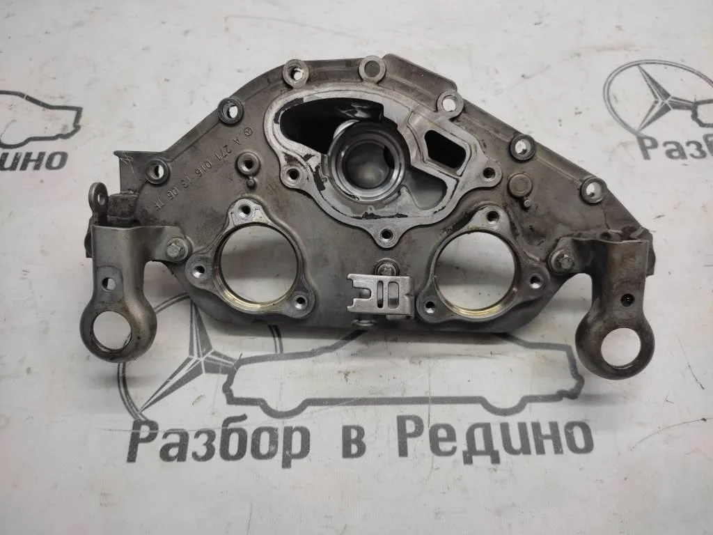 Крышка передняя ГБЦ Mercedes-Benz