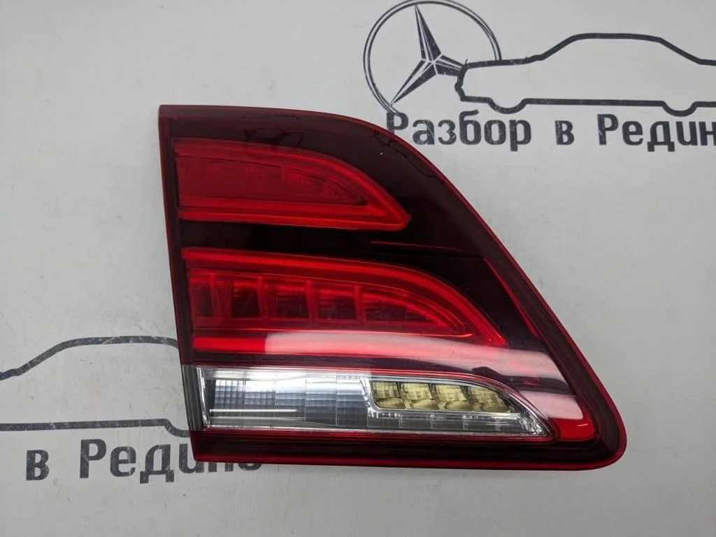 Фонарь крышки багажника Mercedes-Benz