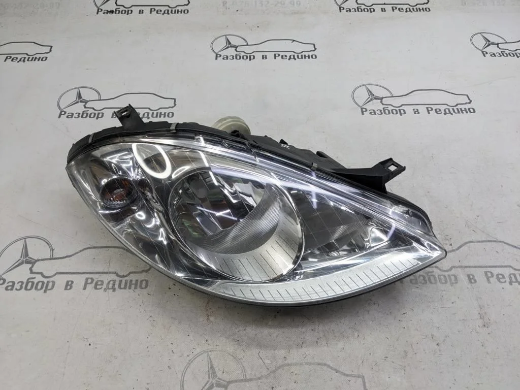 Фара правая Mercedes-Benz
