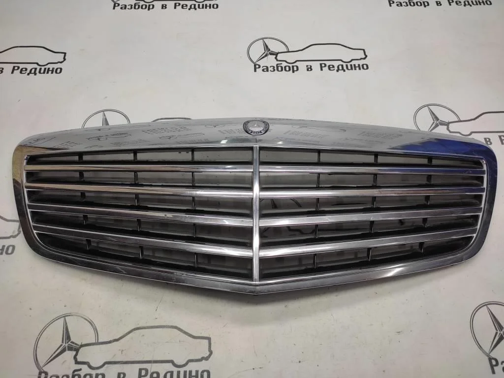 Решетка радиатора Mercedes-Benz