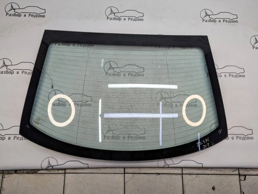 Стекло заднее Mercedes-Benz
