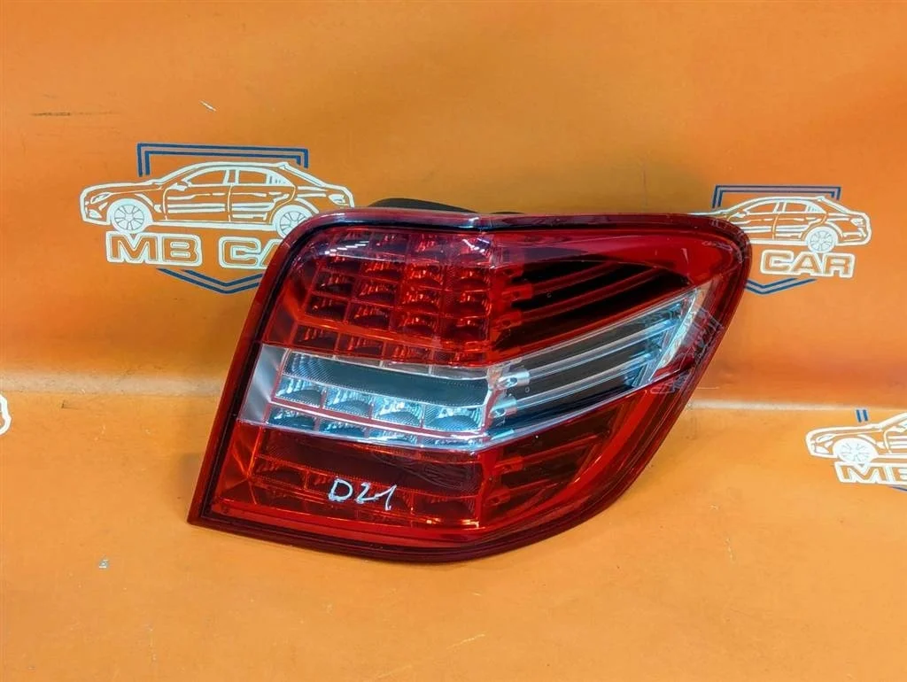Фонарь задний правый Mercedes-Benz