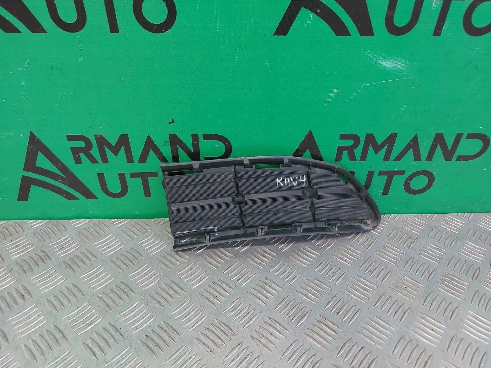 Решетка бампера Toyota RAV4 2012-2015 CA40