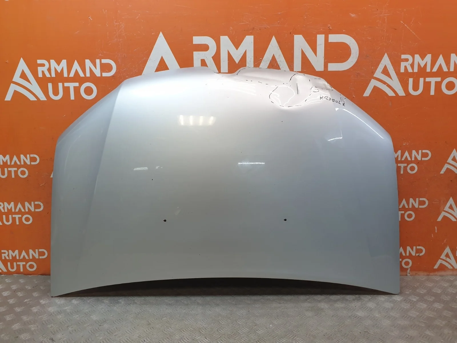 Капот Renault Sandero 2013-2022