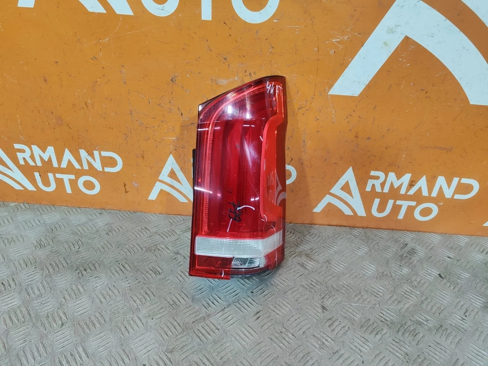 Фонарь Mercedes V-Class 2014-нв W447