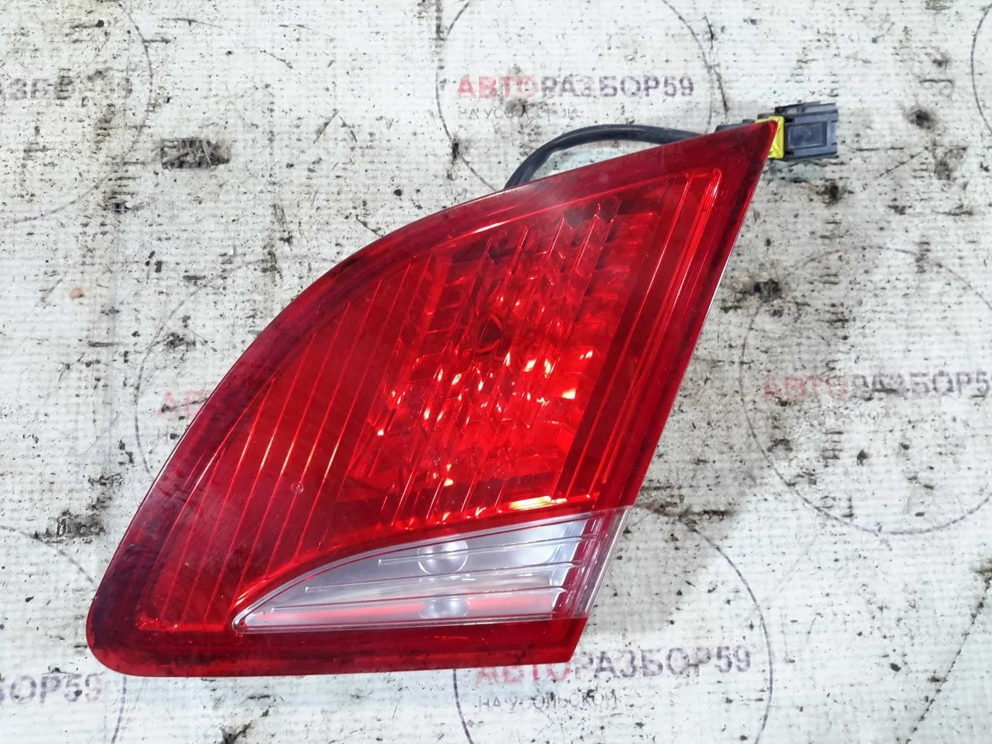 Фонарь правый Peugeot 408