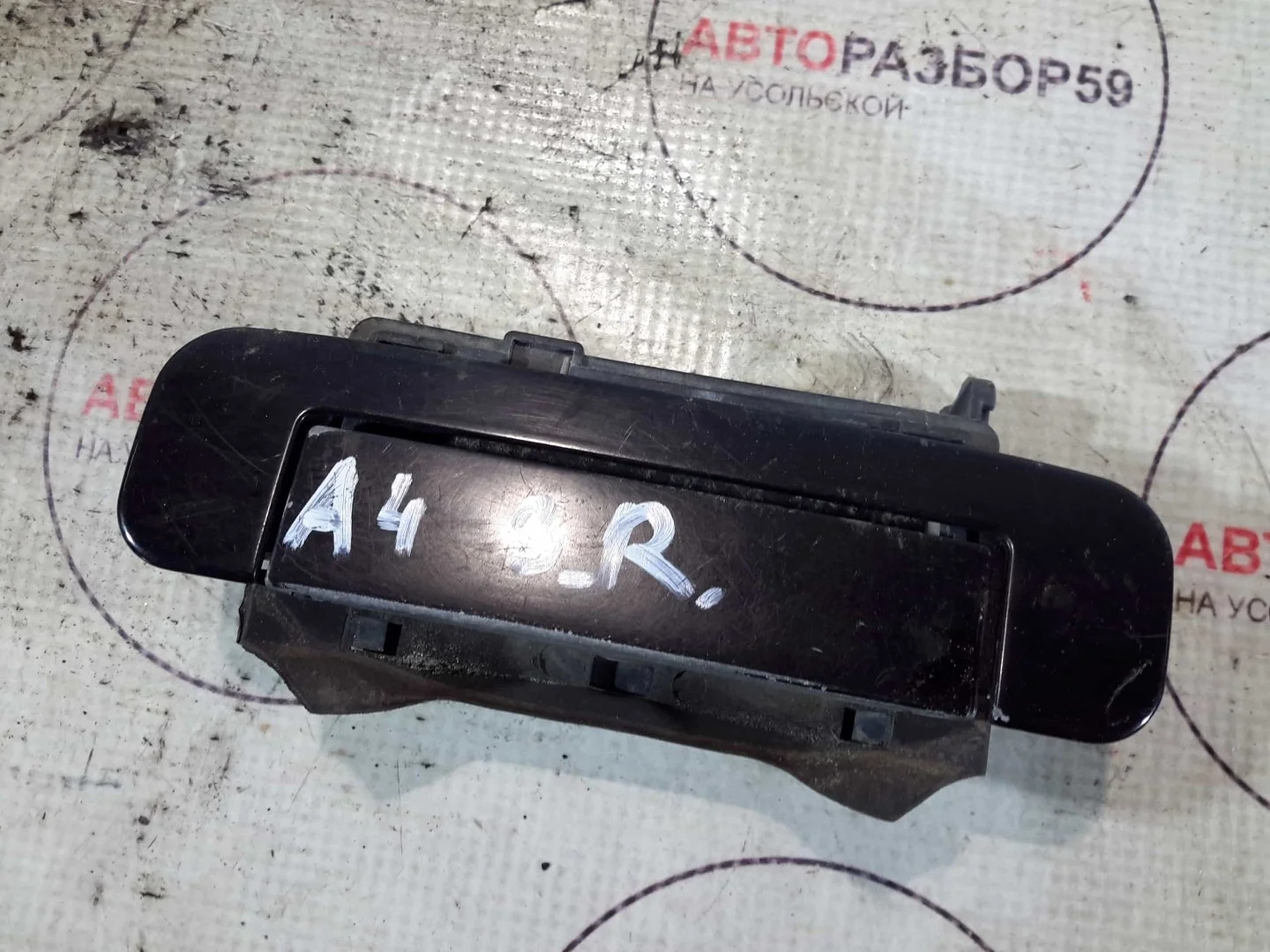 Ручка двери задняя левая Audi A4 B5