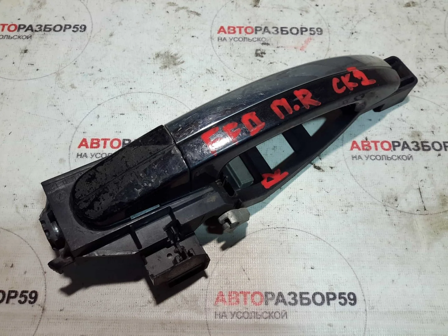 Ручка двери передняя правая Ford Focus 2