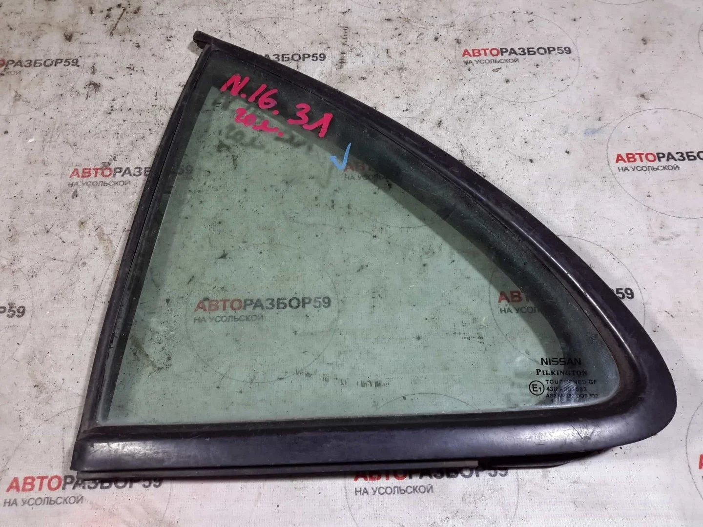 Форточка двери задняя левая Nissan Almera N16