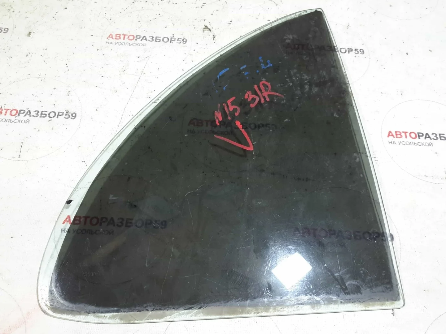 Форточка двери задняя правая Nissan Almera N15