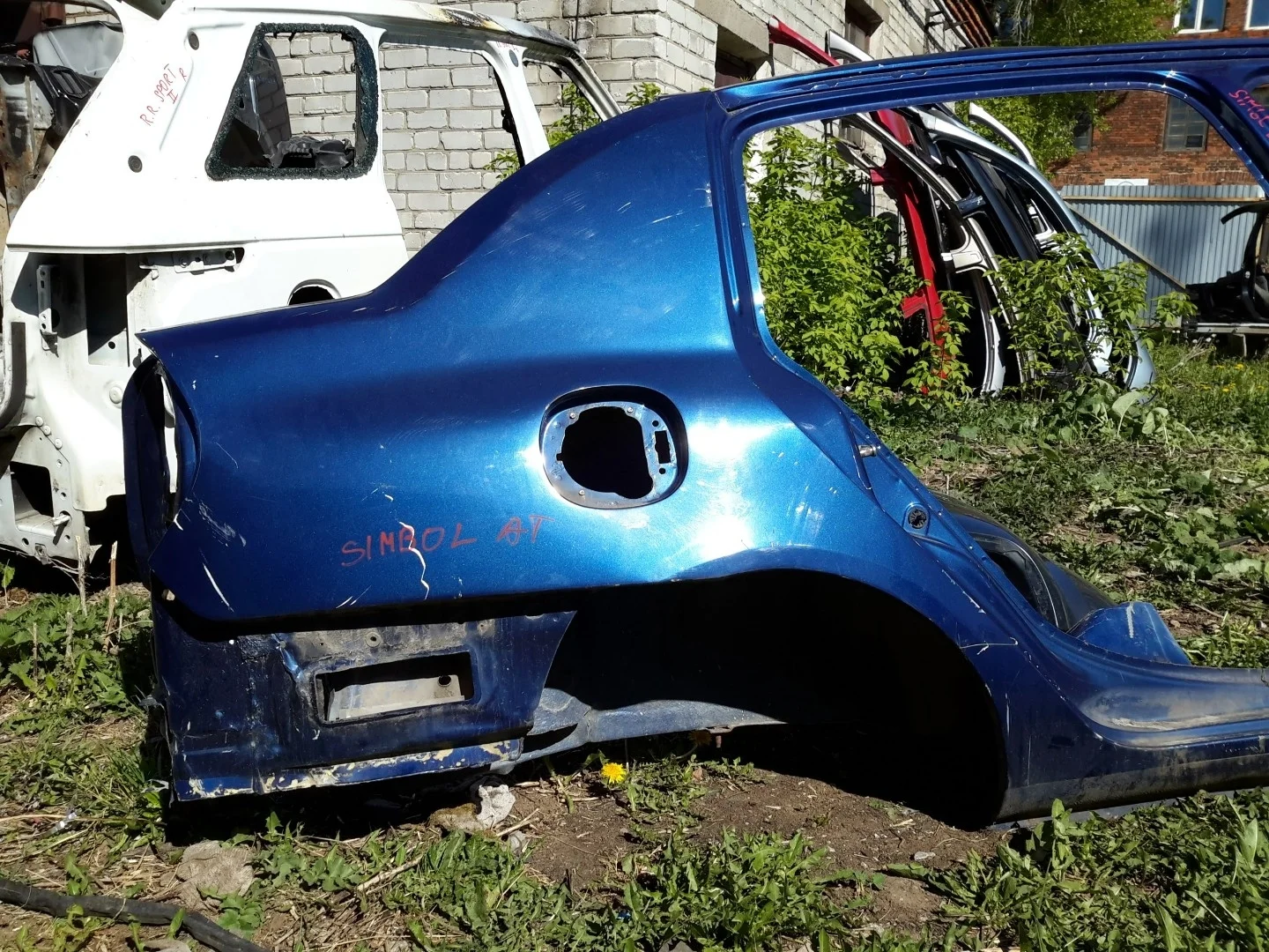 Крыло заднее правое Renault Symbol 1