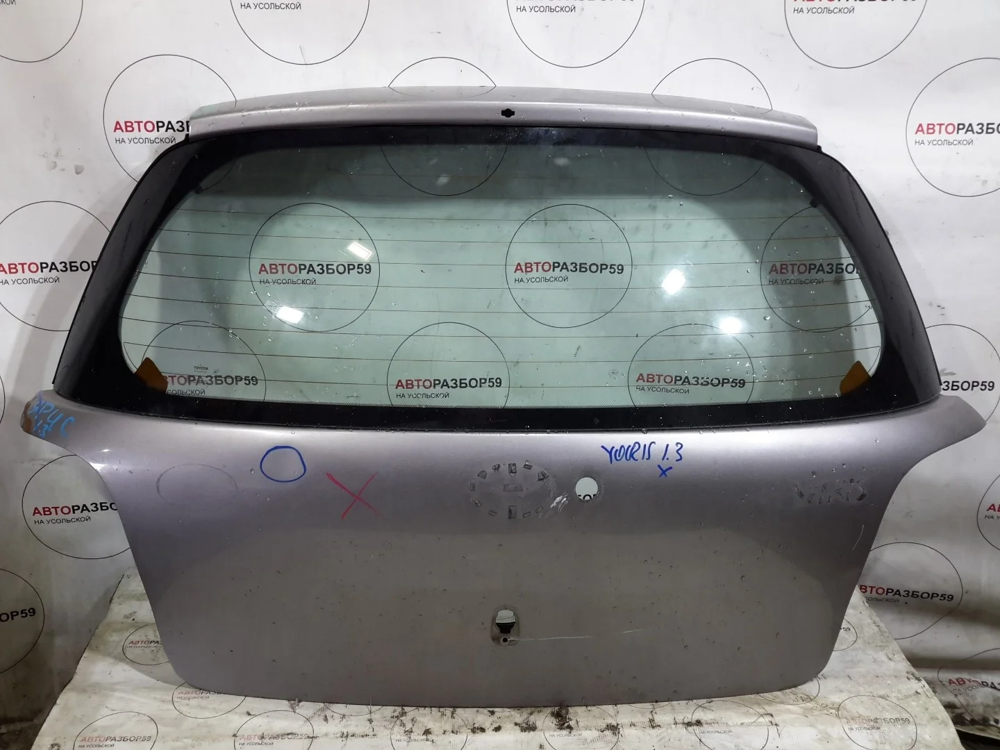 Дверь багажника Toyota Yaris 1