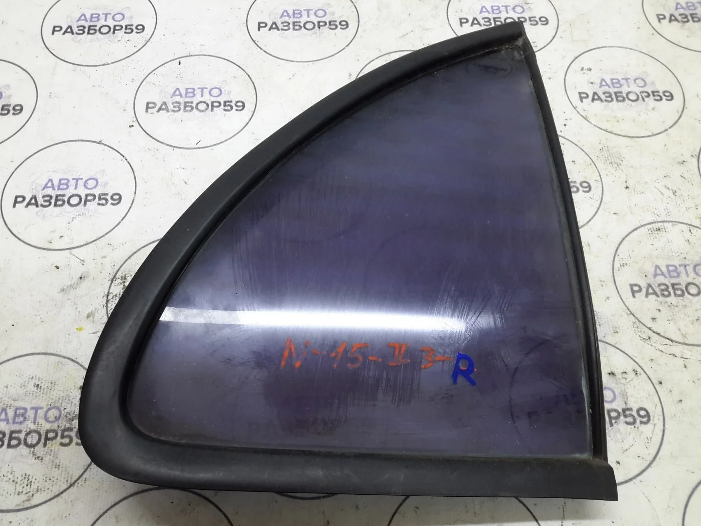 Форточка двери задняя правая Nissan Almera N15