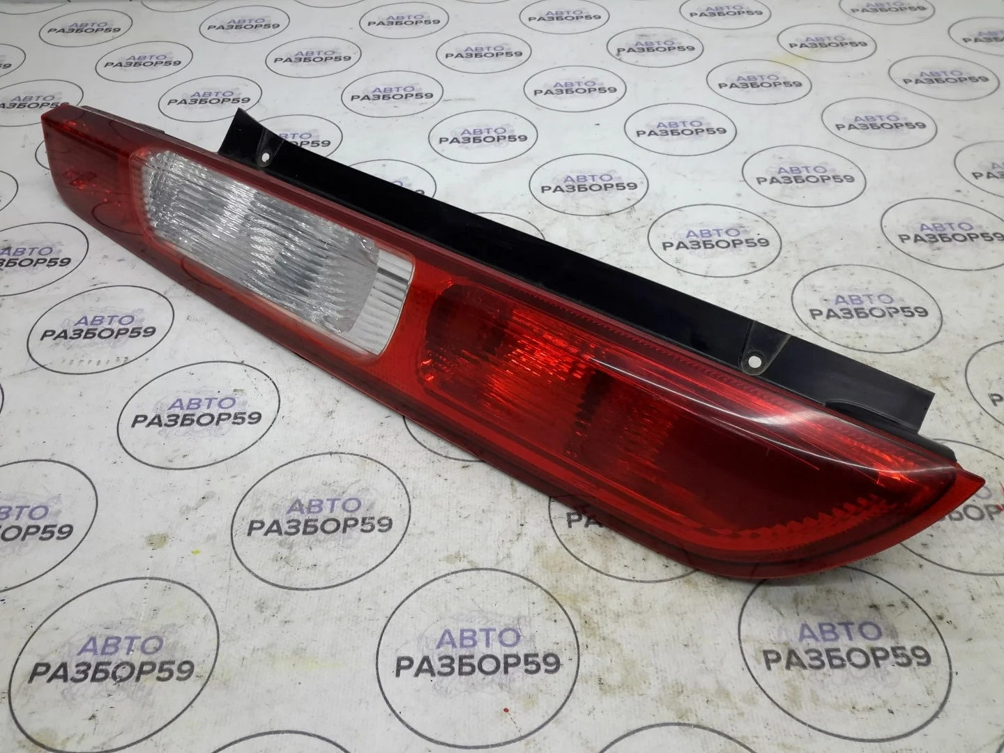 Фонарь левый Ford Focus 2