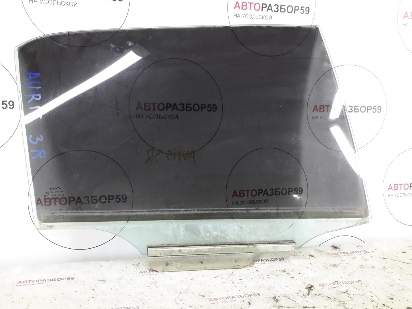 Стекло заднее правое Toyota Auris 150