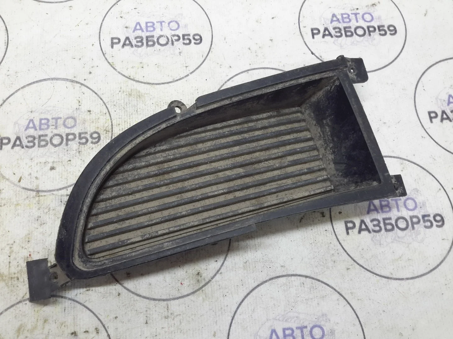 Накладка переднего бампера левая Mitsubishi Lancer 9