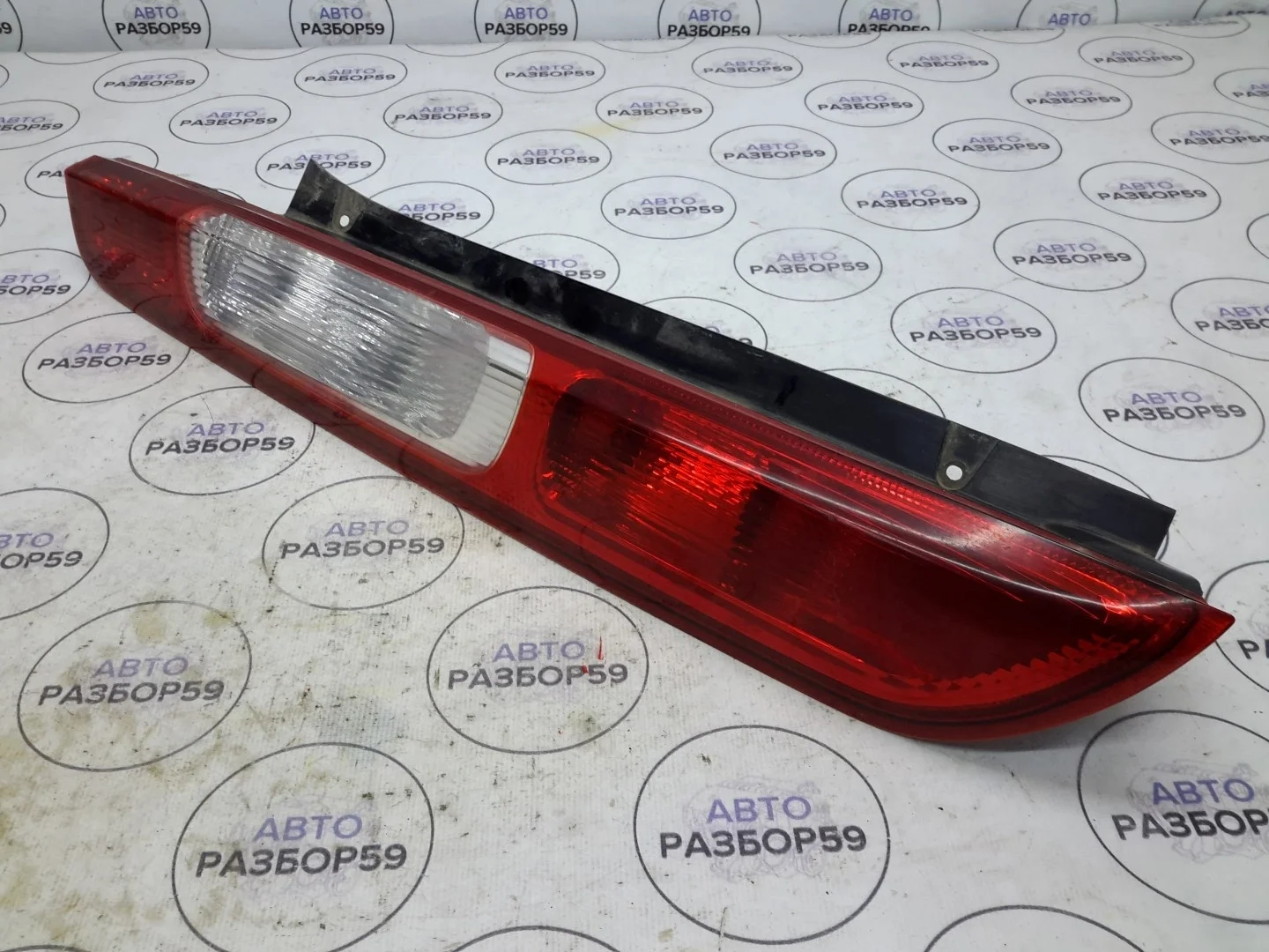 Фонарь левый Ford Focus 2
