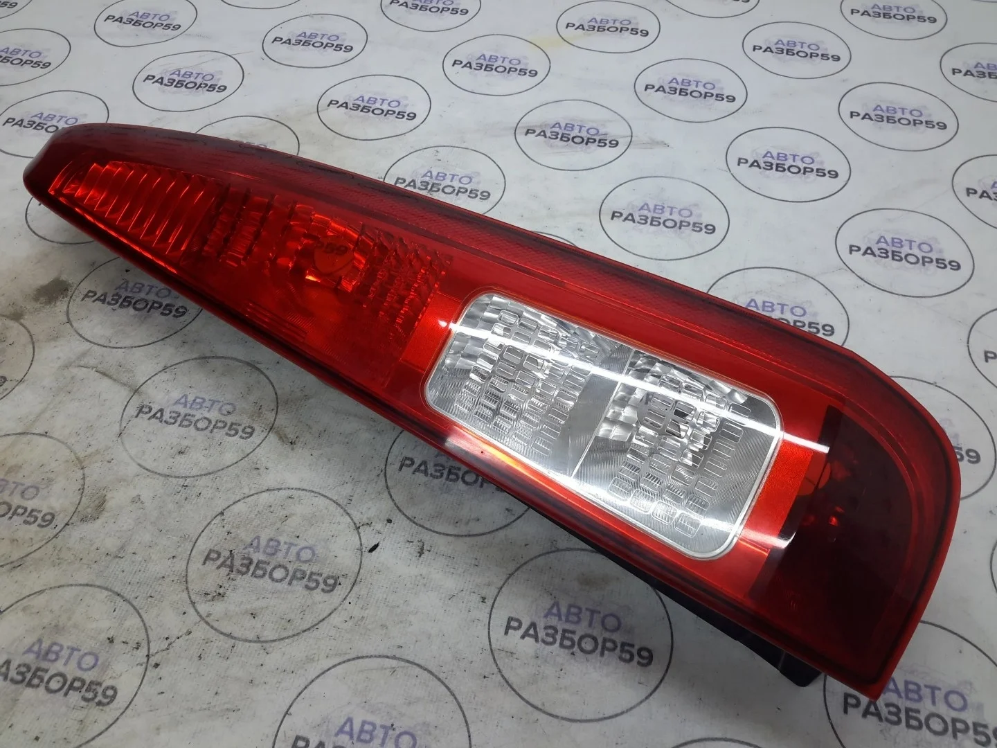 Фонарь правый Ford Fusion