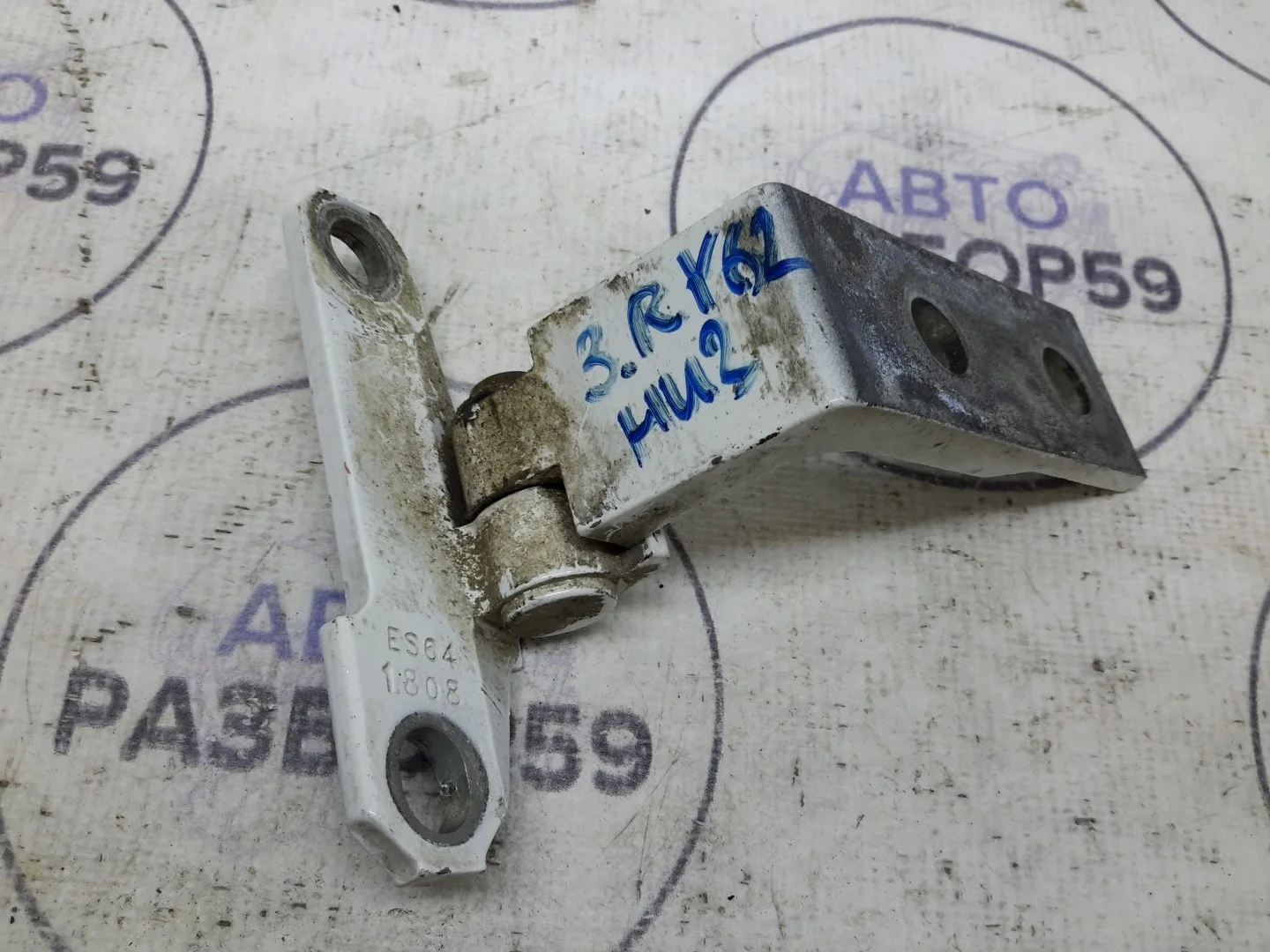 Петля двери Nissan Patrol Y62