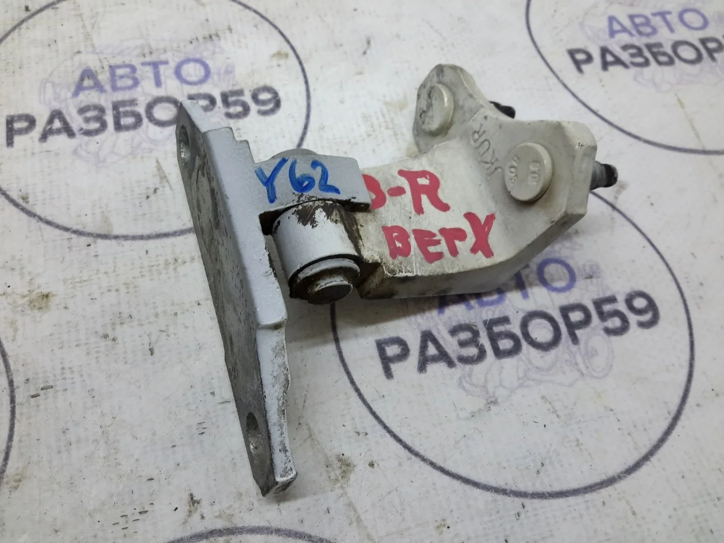 Петля двери Nissan Patrol Y62