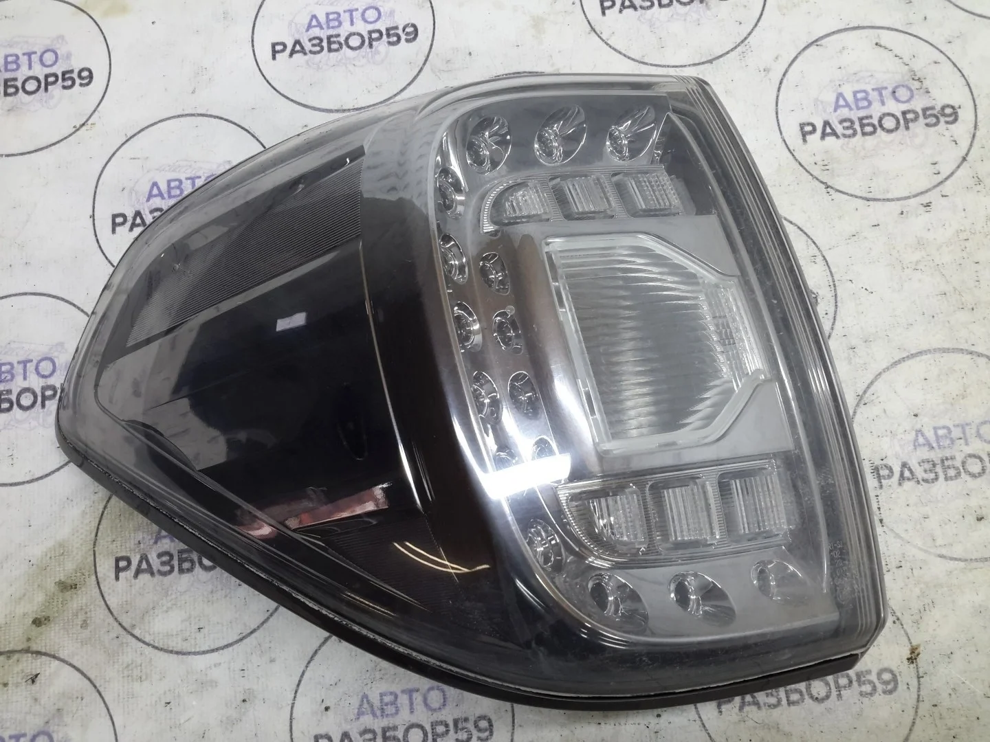 Фонарь левый Nissan Patrol Y62