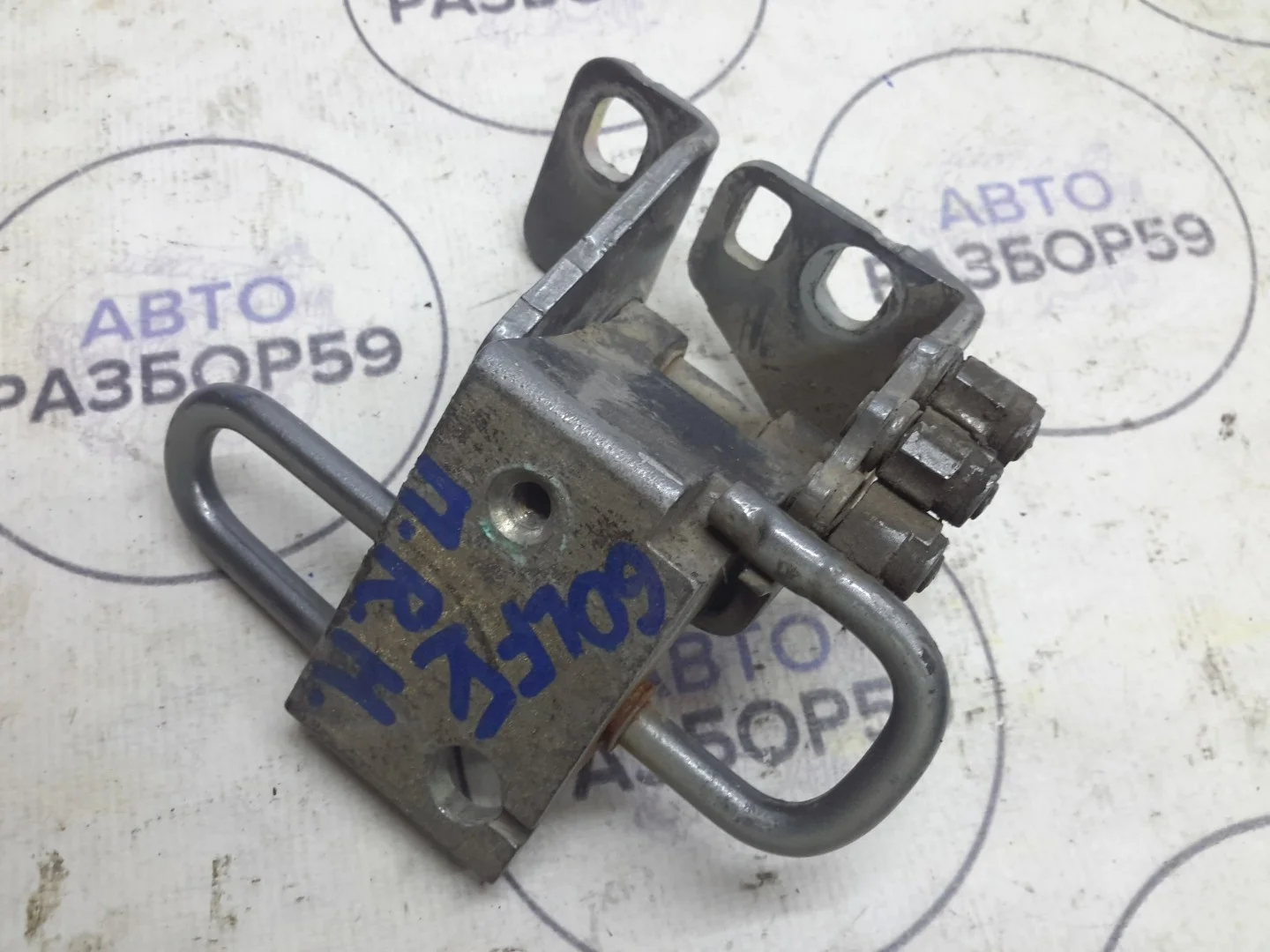 Петля двери Volkswagen Golf 5