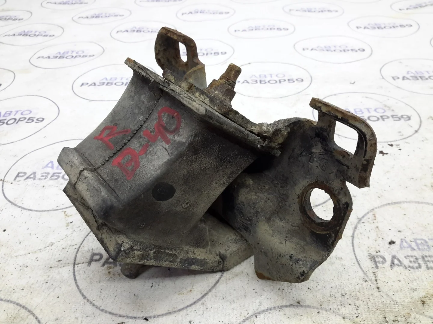 Опора двигателя Nissan Navara D40