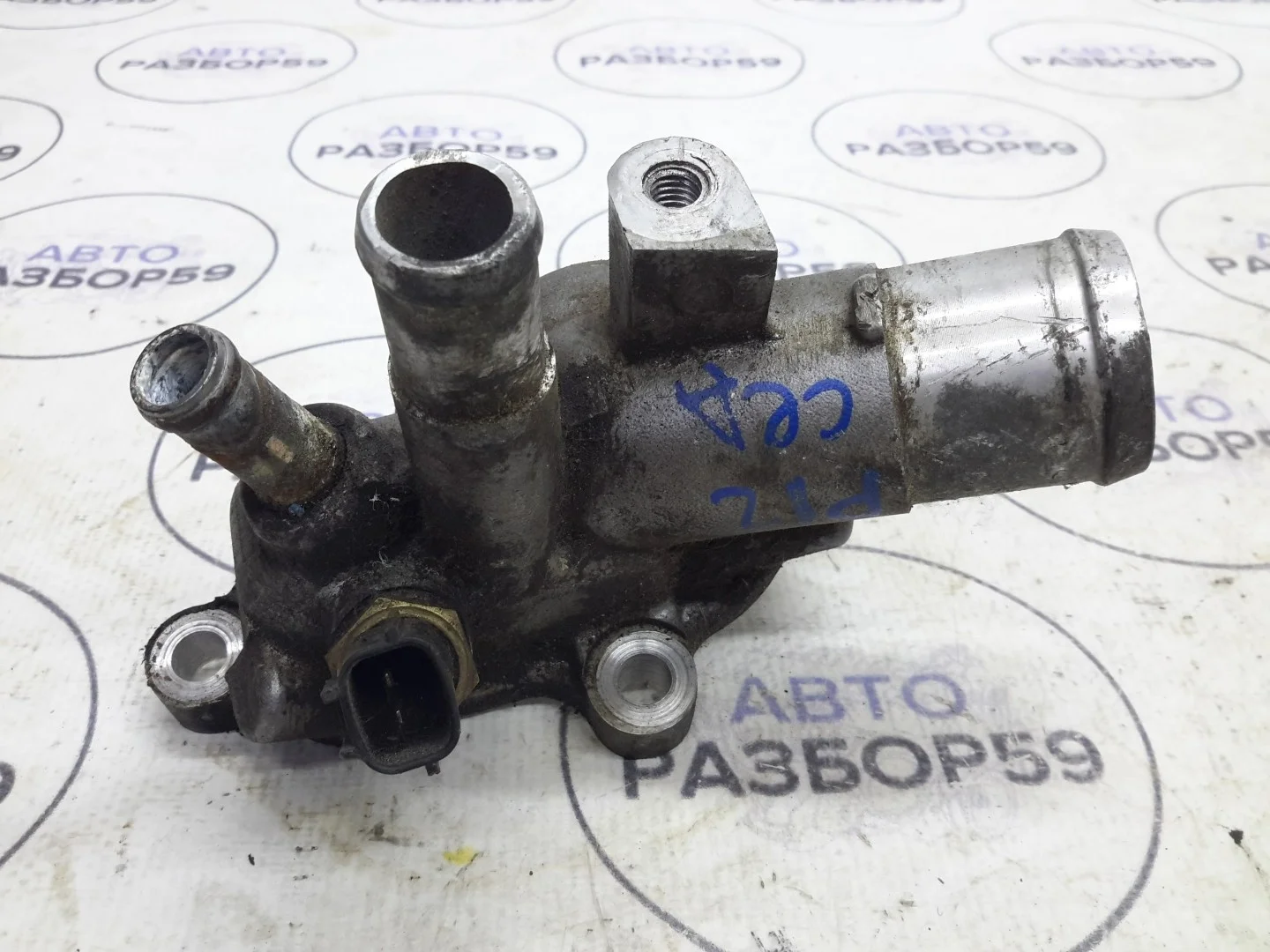 Корпус термостата Nissan Primera P12