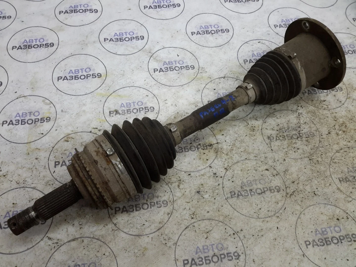 Привод передний правый Mitsubishi Pajero 4