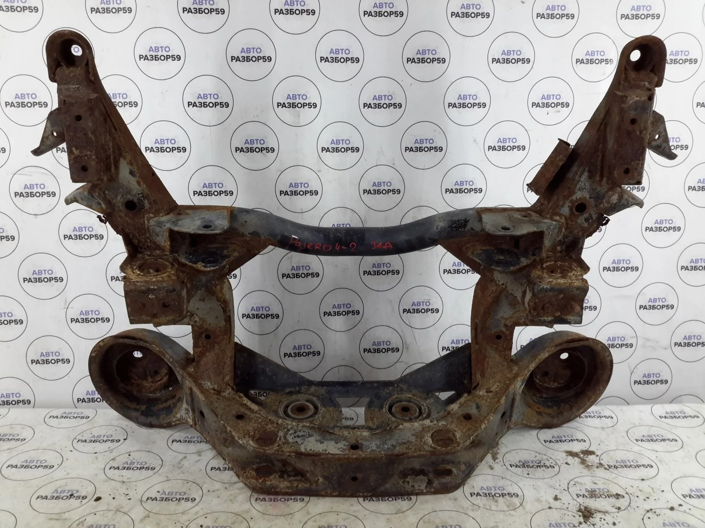 Подрамник задний Mitsubishi Pajero 4