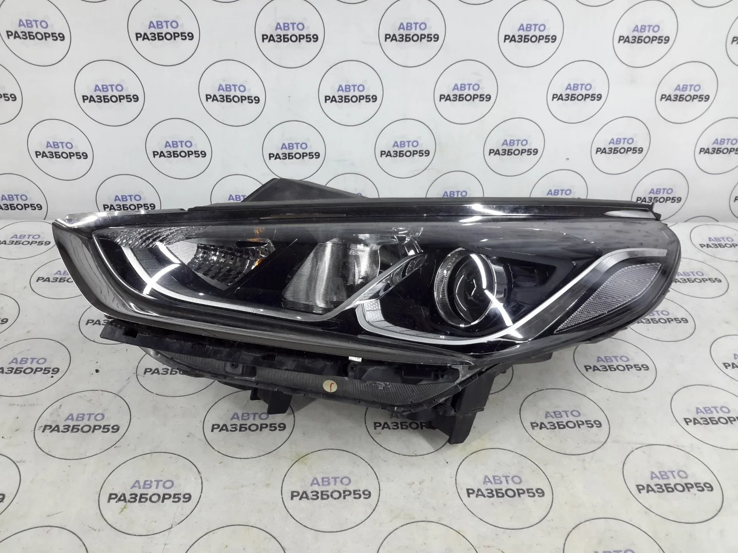 Фара левая Hyundai Sonata LF